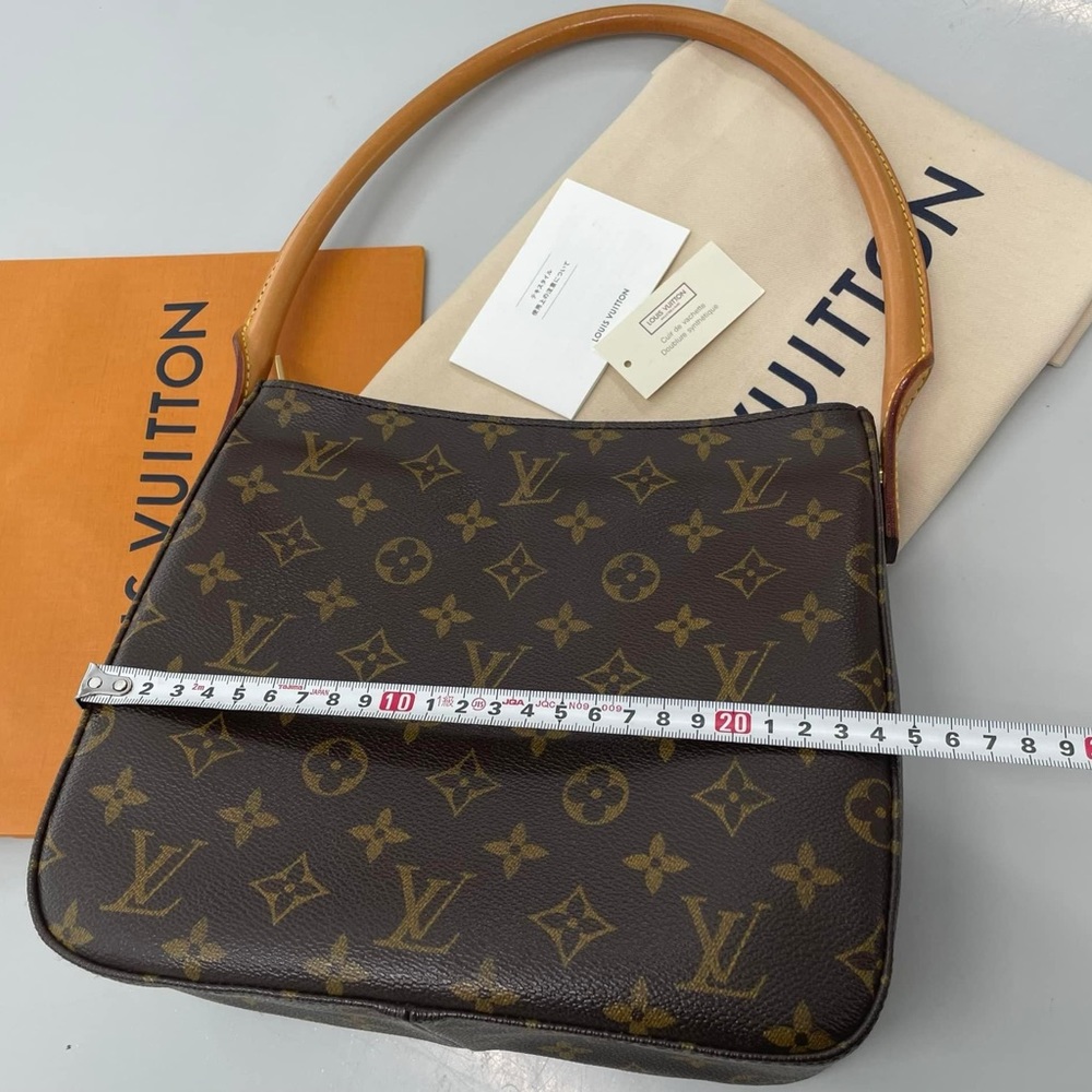 Looping Monogram - Picture 3 of 10